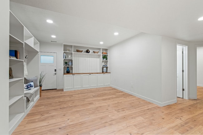 Building Photo - 3056 N Bar H Rd