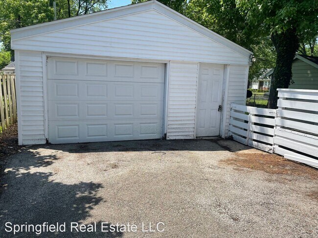 Building Photo - 3 br, 1 bath House - 1144 W Cook St