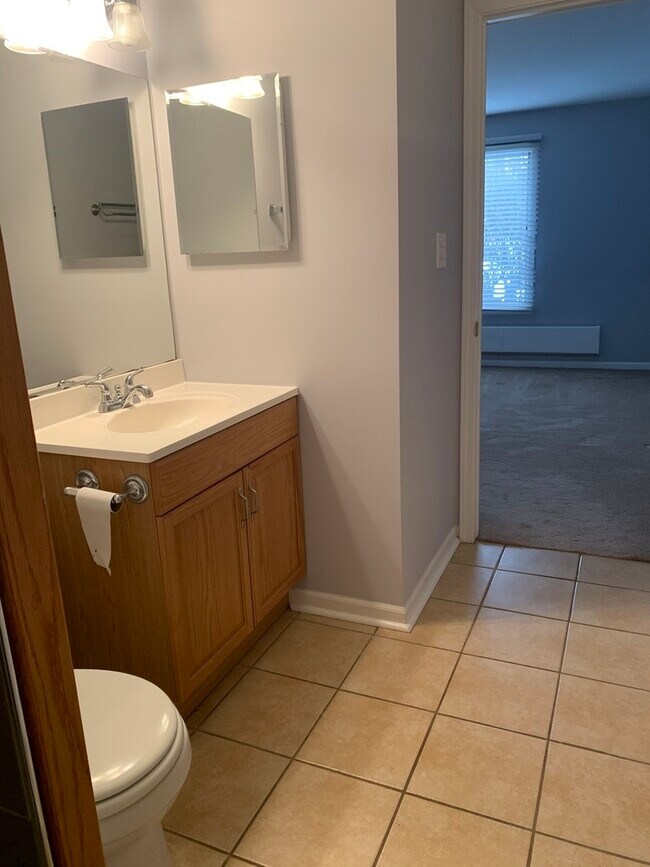 Building Photo - 701 Garden Cir