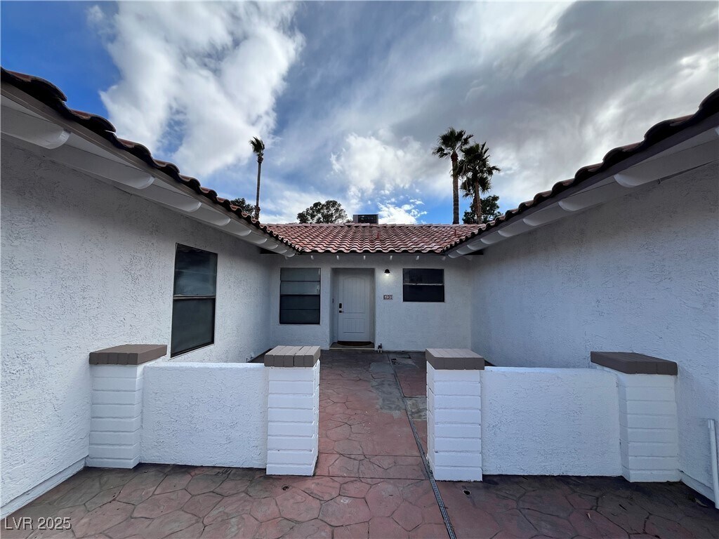 Foto principal - 6191 Bullion Blvd