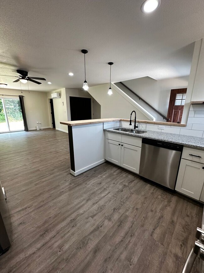 Foto del edificio - 1350 E 24th St