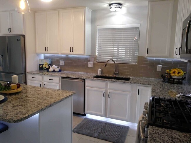 Foto del edificio - Gorgeous 3 bedroom, 2 bath