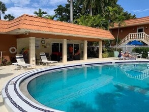 Building Photo - 136 NE 19th Ct