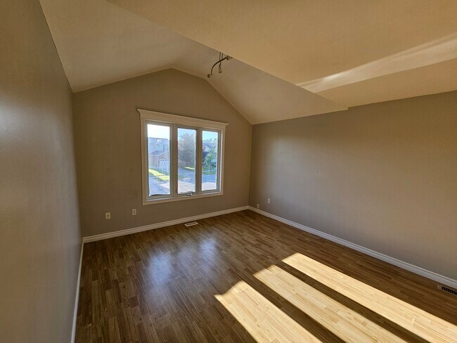 Building Photo - 443 Activa Av