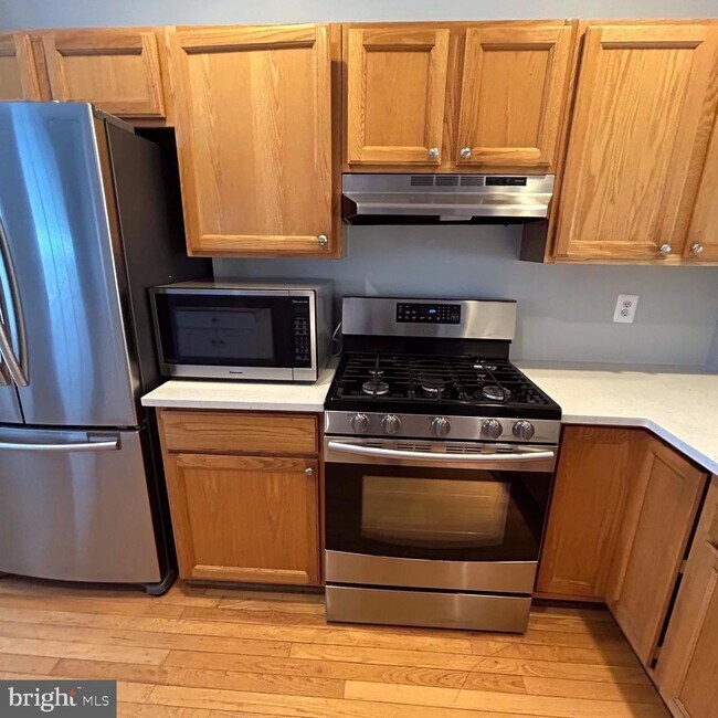 Building Photo - 1214 Heritage Commons Ct