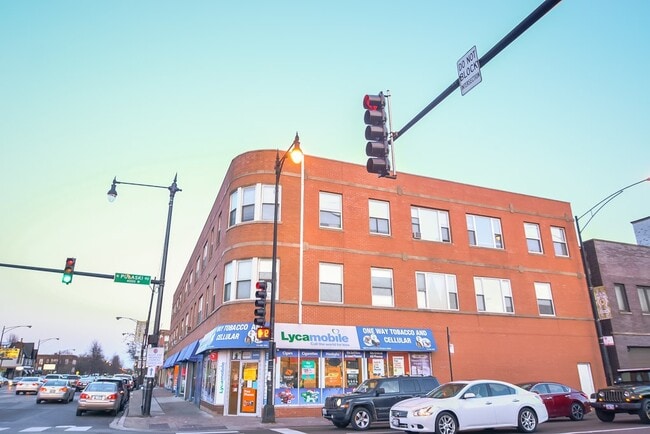 Foto del edificio - 3925 W Irving Park Rd