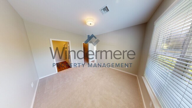 Building Photo - 715 Creekside *Located in the Villages of ...