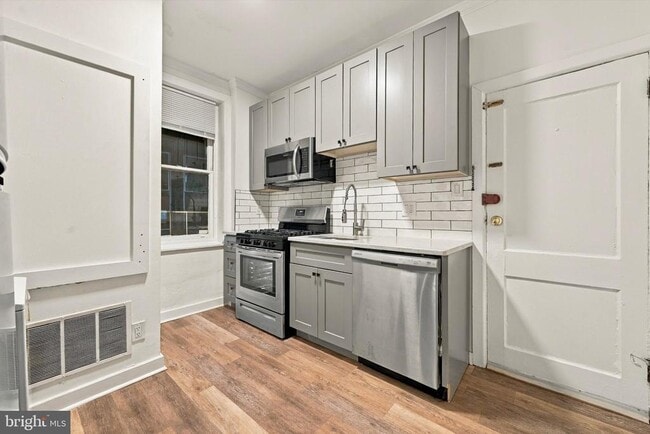 Building Photo - 334 Lombard St