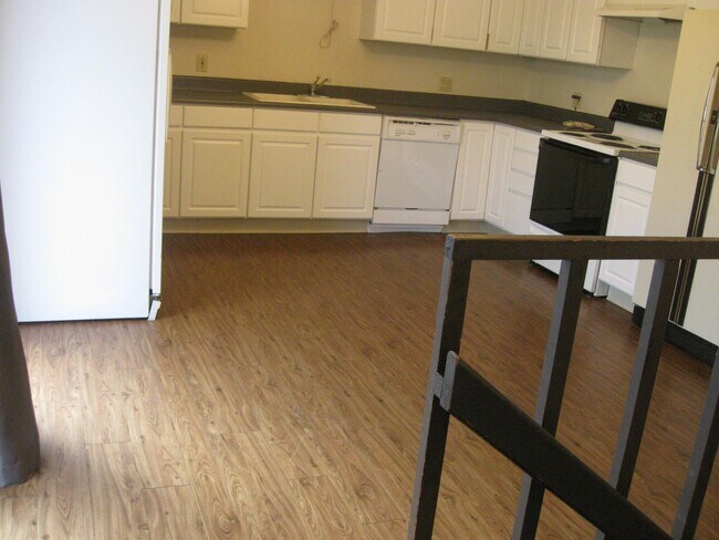 Foto del edificio - 16868 W 14th Pl