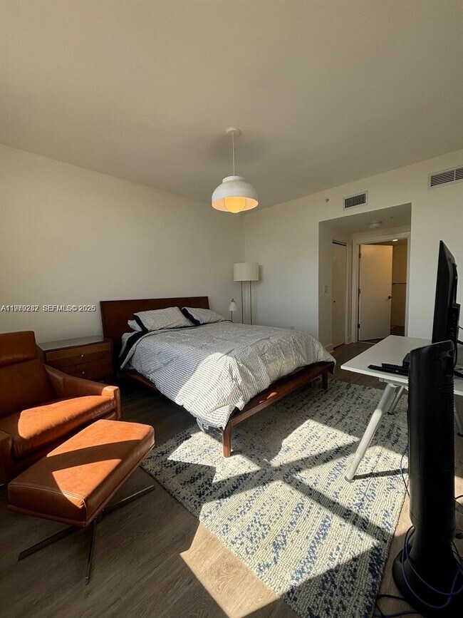 Building Photo - 888 Douglas Rd