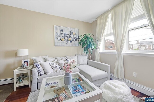 Foto del edificio - 460 Edgewater Rd