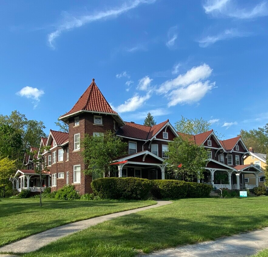 1141 Lakeland Ave, Lakewood, OH 44107 Townhome Rentals in Lakewood OH
