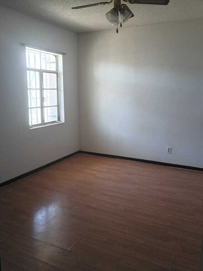 Building Photo - 3210 E San Antonio Ave