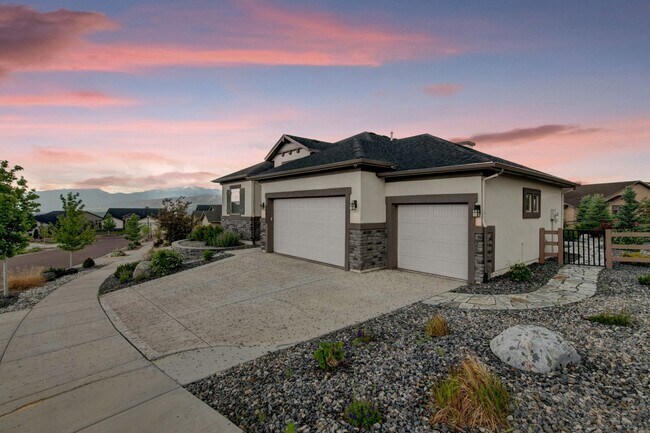 Foto del edificio - Beautiful $1,000,000 Ranch Style Home in F...