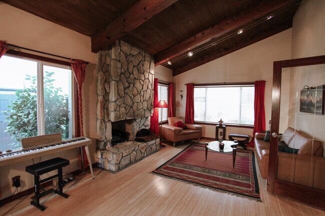 Foto del edificio - 1632 Siskiyou Dr