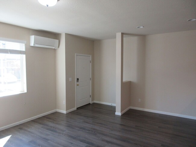 Building Photo - Newer 3 bedroom in South Salem