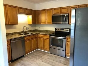 Building Photo - 300 Winding River Dr