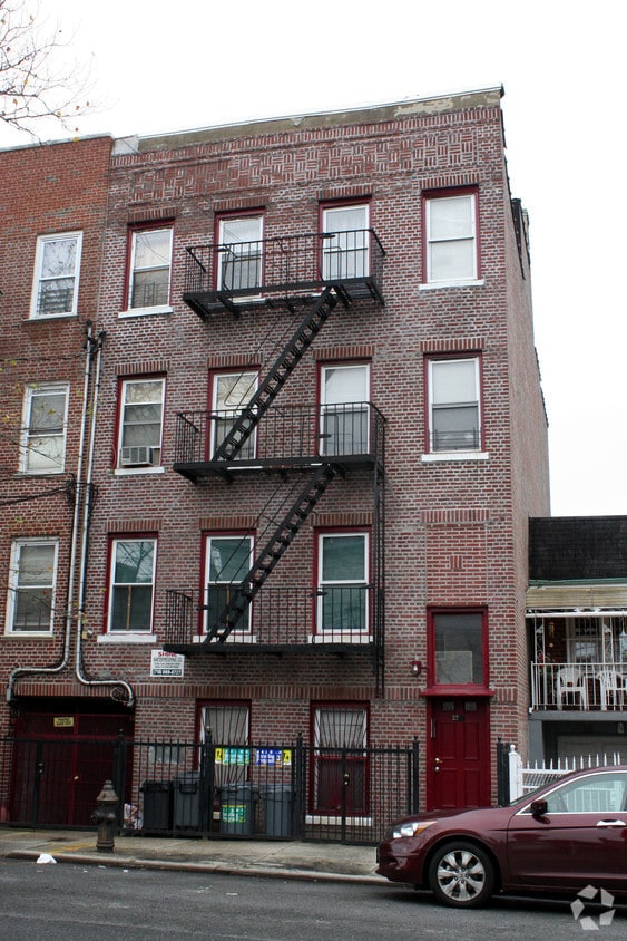 Building Photo - 3209 Radcliff Ave