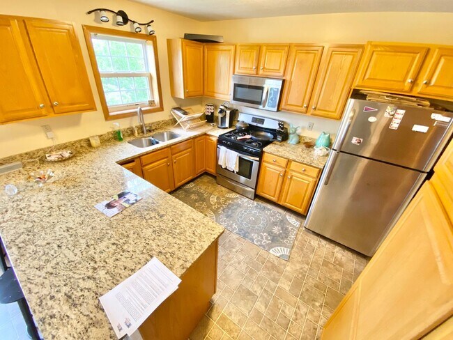 Building Photo - 3 Bedroom Apartment in Home VT Available 8/1!
