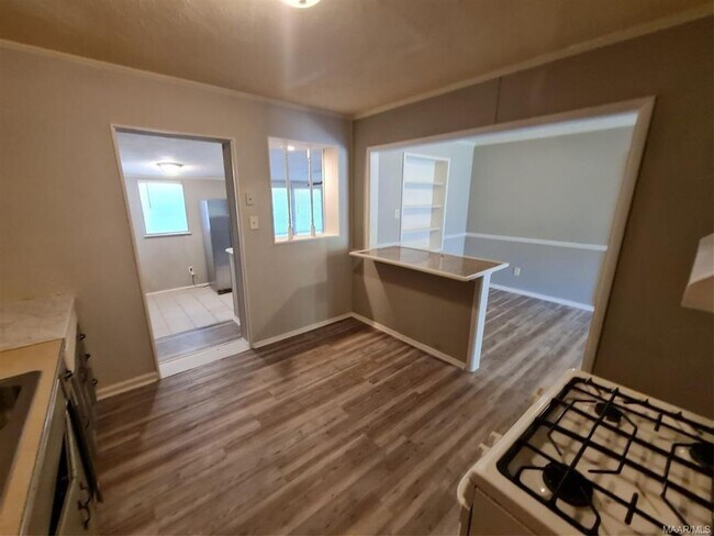 Building Photo - Section8 Accepted