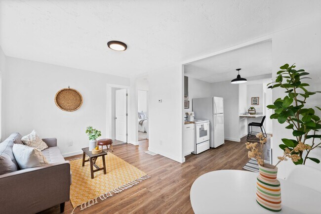 Foto del edificio - Dishman Area Home with Shop!