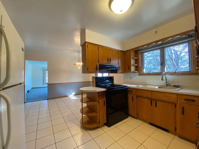 Building Photo - Single Family Home Available for Rent!