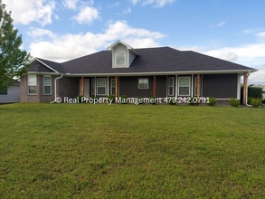 Building Photo - 1200 Sandstone Dr Building Photo - 1200 Sandstone Dr