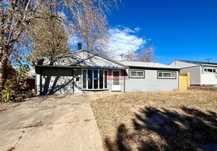 Building Photo - 310 Elmwood Dr