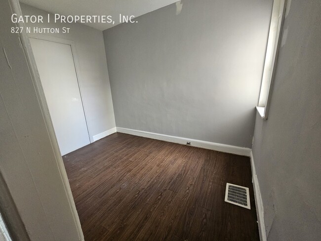 Foto del edificio - 827 Hutton St