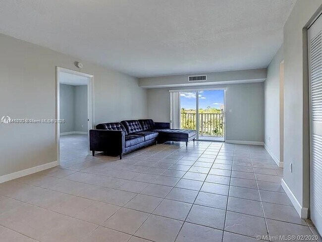 Foto del edificio - 8240 SW 210th St