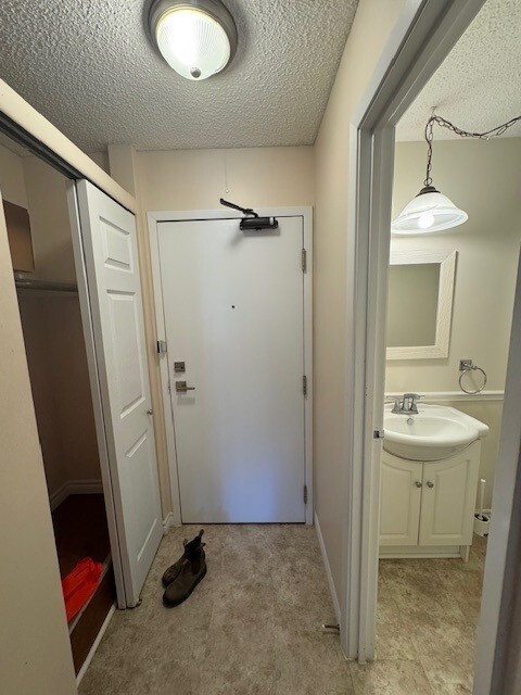Building Photo - 15 Knightsridge Dr