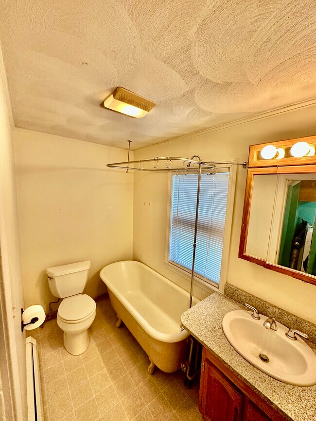 35 Melton St Unit 3rd Floor, Pawtucket, RI 02860 Apartments in