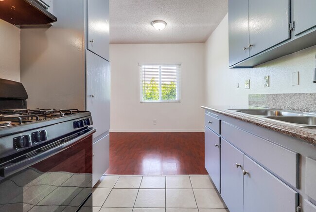 Building Photo - 6735 Brynhurst Ave