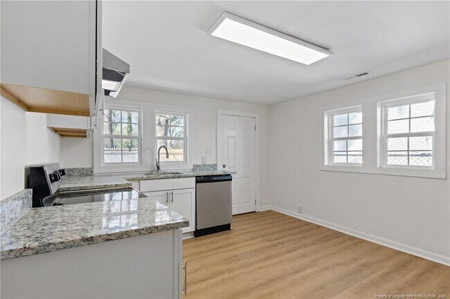 Foto del edificio - 5109 Higgins St