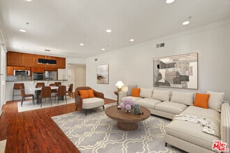 Building Photo - 2306 Fox Hills Dr