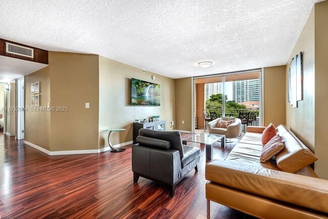 Building Photo - 19999 E Country Club Dr