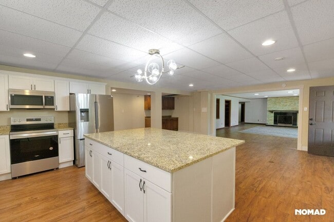 Building Photo - 139 Ladue Oaks Dr