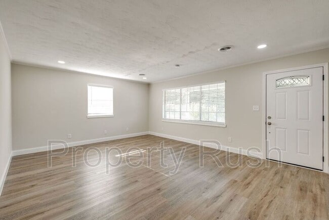Building Photo - 430 Ash Dr NW