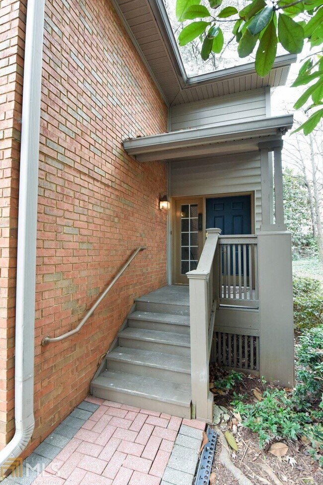 Foto del edificio - 304 Garden Ct