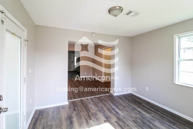 Foto del edificio - 425 Petunia Ave