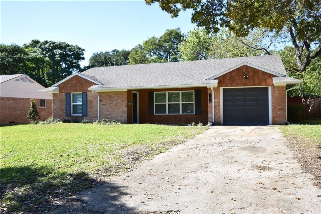 Primary Photo - 702 Hyde Park Dr