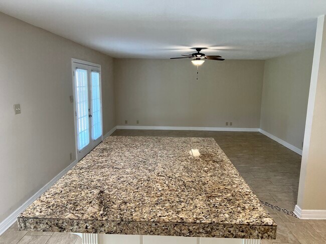 Building Photo - 9814 Kelton Dr