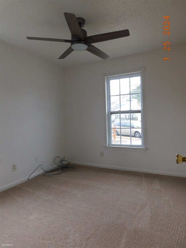 Building Photo - 3 br, 2 bath House - 1430 Dighton Ct