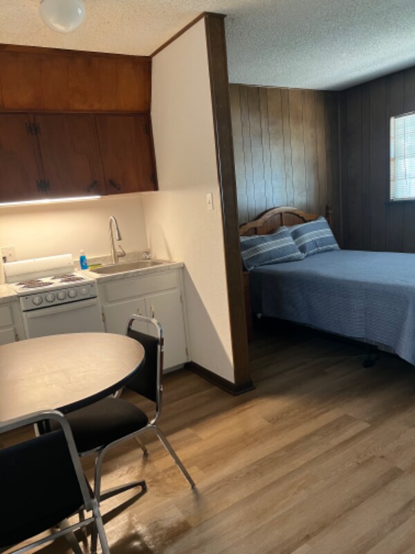 Foto del edificio - 1708 Holloman Dr