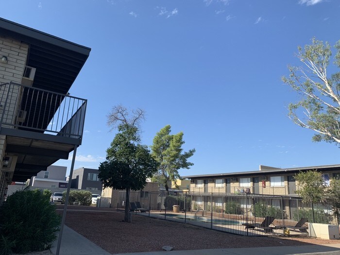 Primary Photo - 3055 N. Tyndall Avenue #4