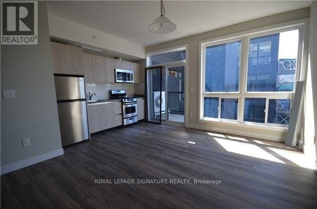 Building Photo - 335 College St