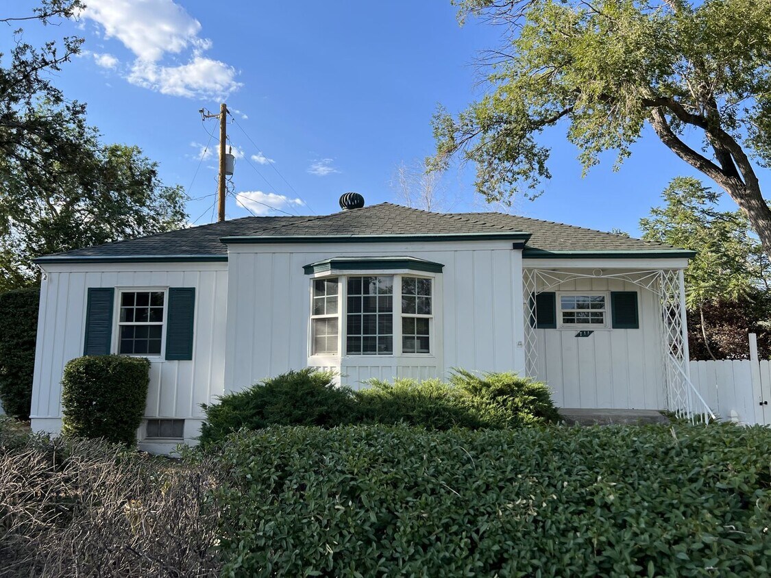 Primary Photo - Charming cottage in the heart of Old South...