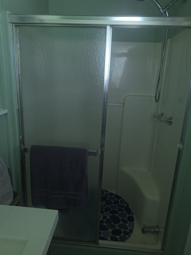 Foto del edificio - 392 Nettles Blvd