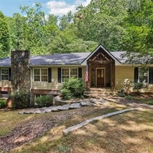 Building Photo - 3859 Peachtree Dunwoody Rd