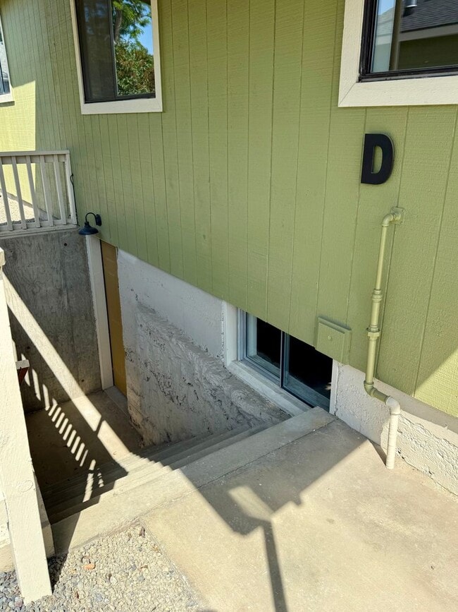 Building Photo - NEW Remodeled 1 Bedroom with BONUS ROOM!